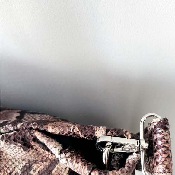 STREET LEVEL SNAKE PRINT EMBOSSED VEGAN LEATHER TOTE BAG - Picture 4 of 6